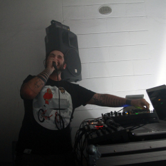 we_teach_you_how_to_party_100709_01