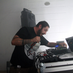 we_teach_you_how_to_party_100709_02