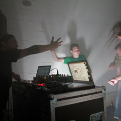 we_teach_you_how_to_party_100709_07