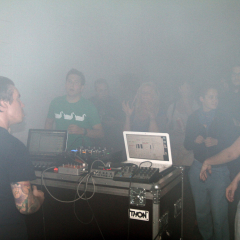 we_teach_you_how_to_party_100709_08