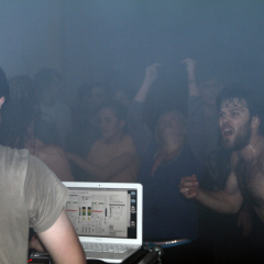 we_teach_you_how_to_party_100709_14